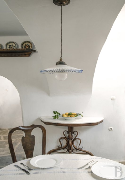 À Tinos, dans les Cyclades, une maison du 17e siècle tout de blanc vêtue - photo  n°8